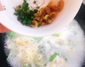 鲜掉牙的丝瓜蛤蜊蛋花汤的做法 步骤6