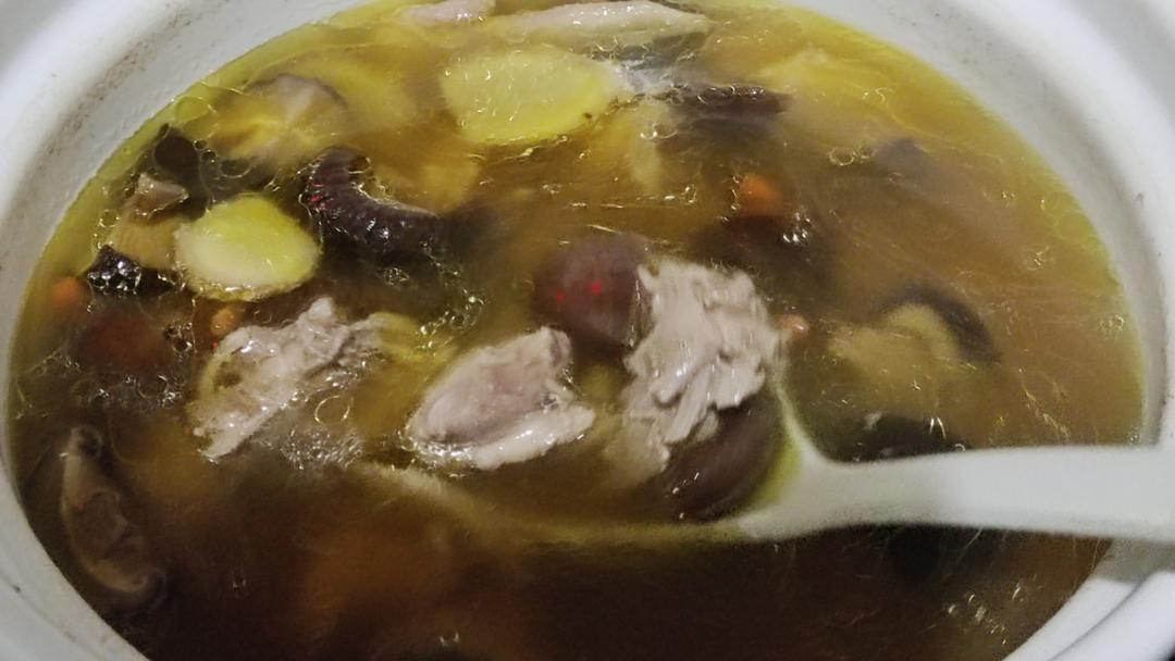 奶奶教的鲜香肥美香菇炖鸡汤