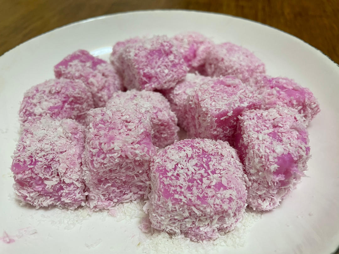 万万没想到，用牛奶做的火龙果奶糕，奶香十足，入口即化