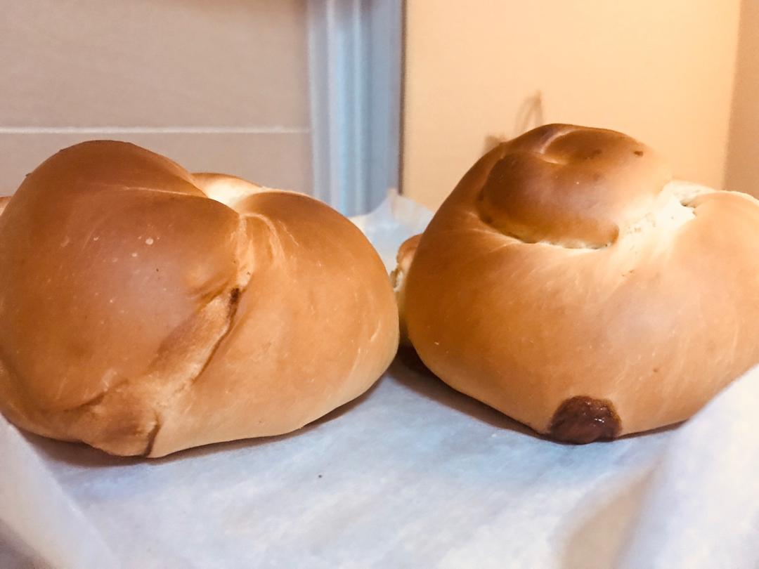 不用揉也可以出膜，神一样方子。
  火腿面包，超软