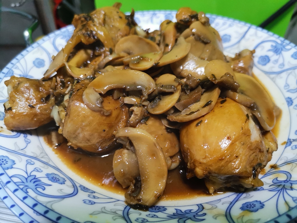 中西合璧宴席菜-百里香炖鸡腿的做法