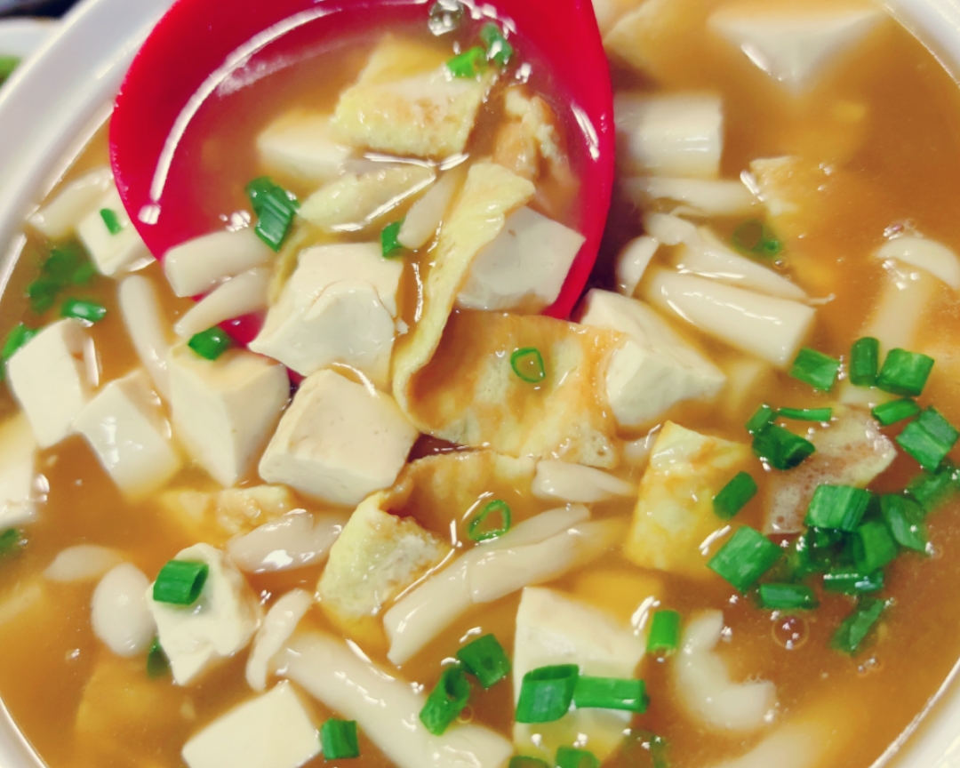 海鲜菇豆腐汤，超简单，晚上喝一碗暖暖的🍲的做法