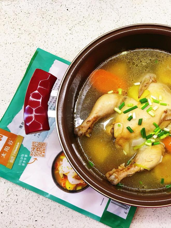 【太阳谷童子鸡】快手彩蔬童子鸡煲汤的做法