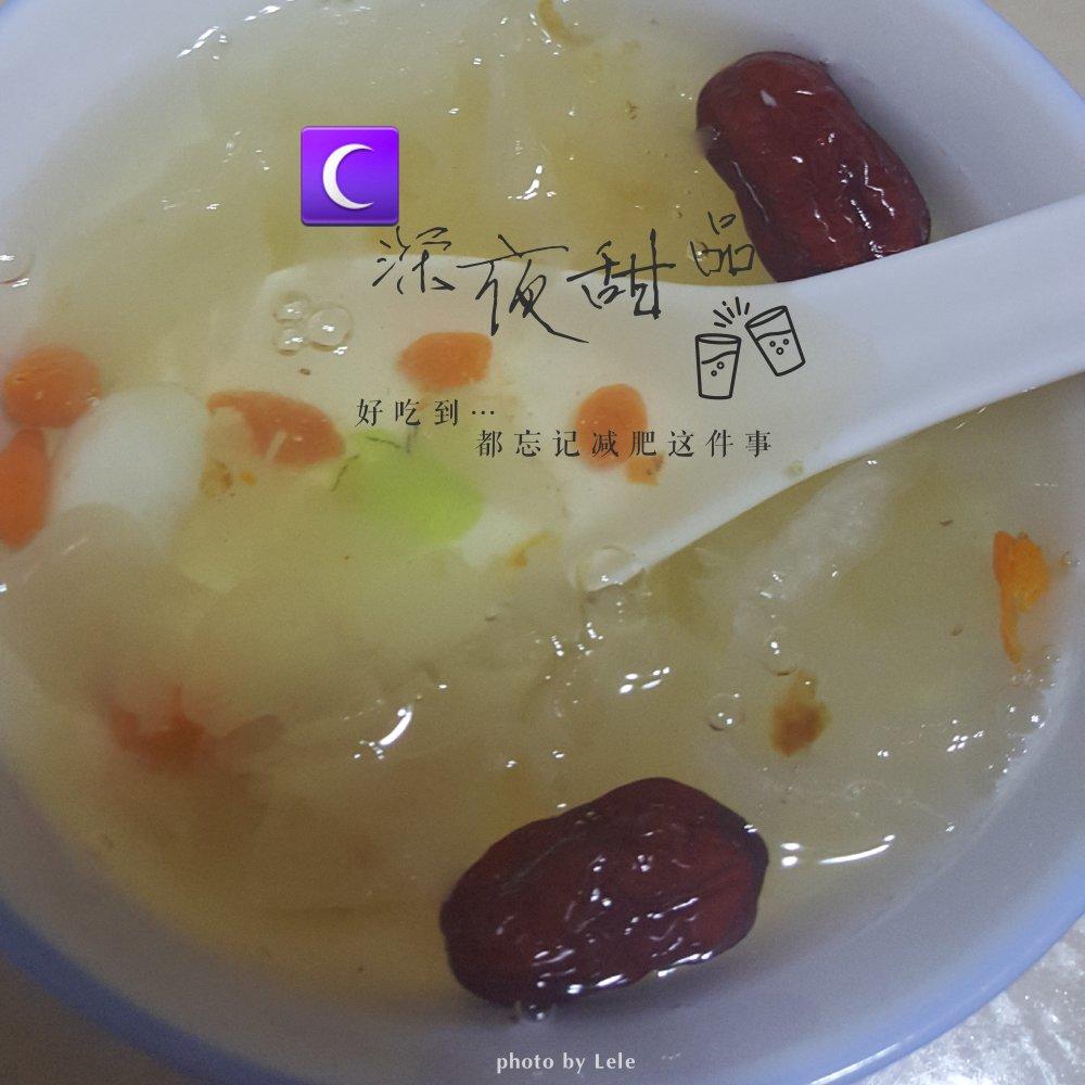 美容润肤 益气补血《桃胶皂角米百合银耳红枣羹》