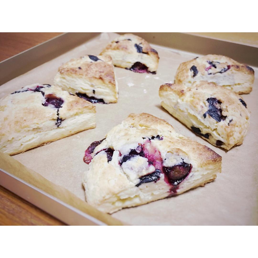 爆浆蓝莓司康Blueberry Explosion Scone