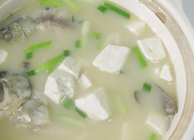 武昌鱼白菜豆腐汤的做法
