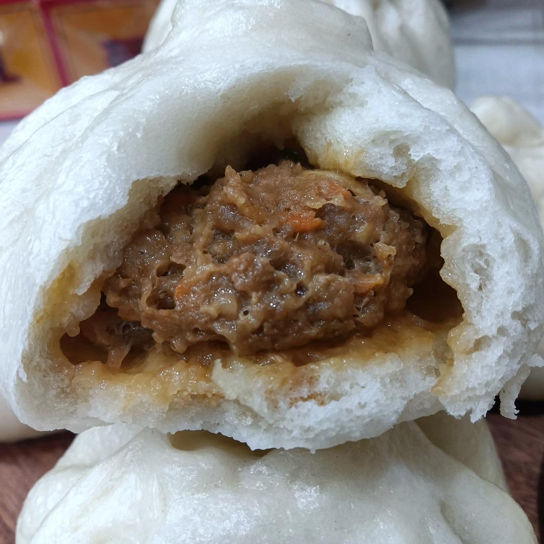 松软多汁的肉包子