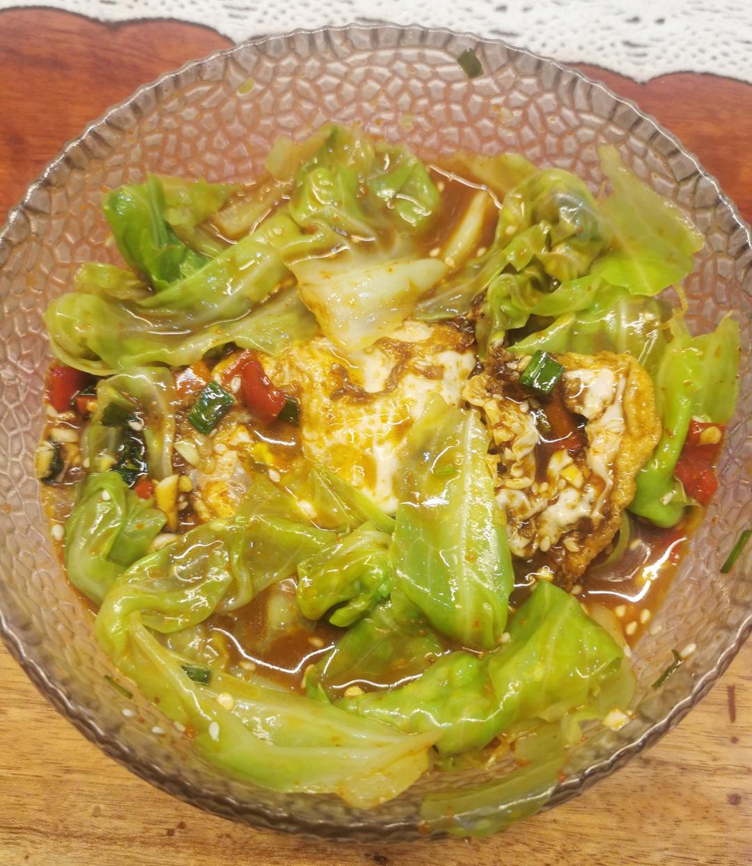 酸辣过瘾的包菜拌荷包蛋