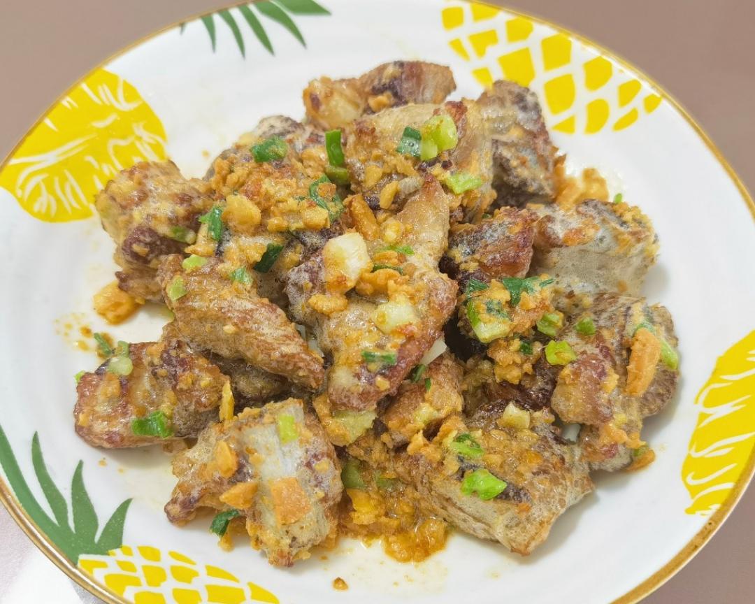 咸蛋黄排骨的做法