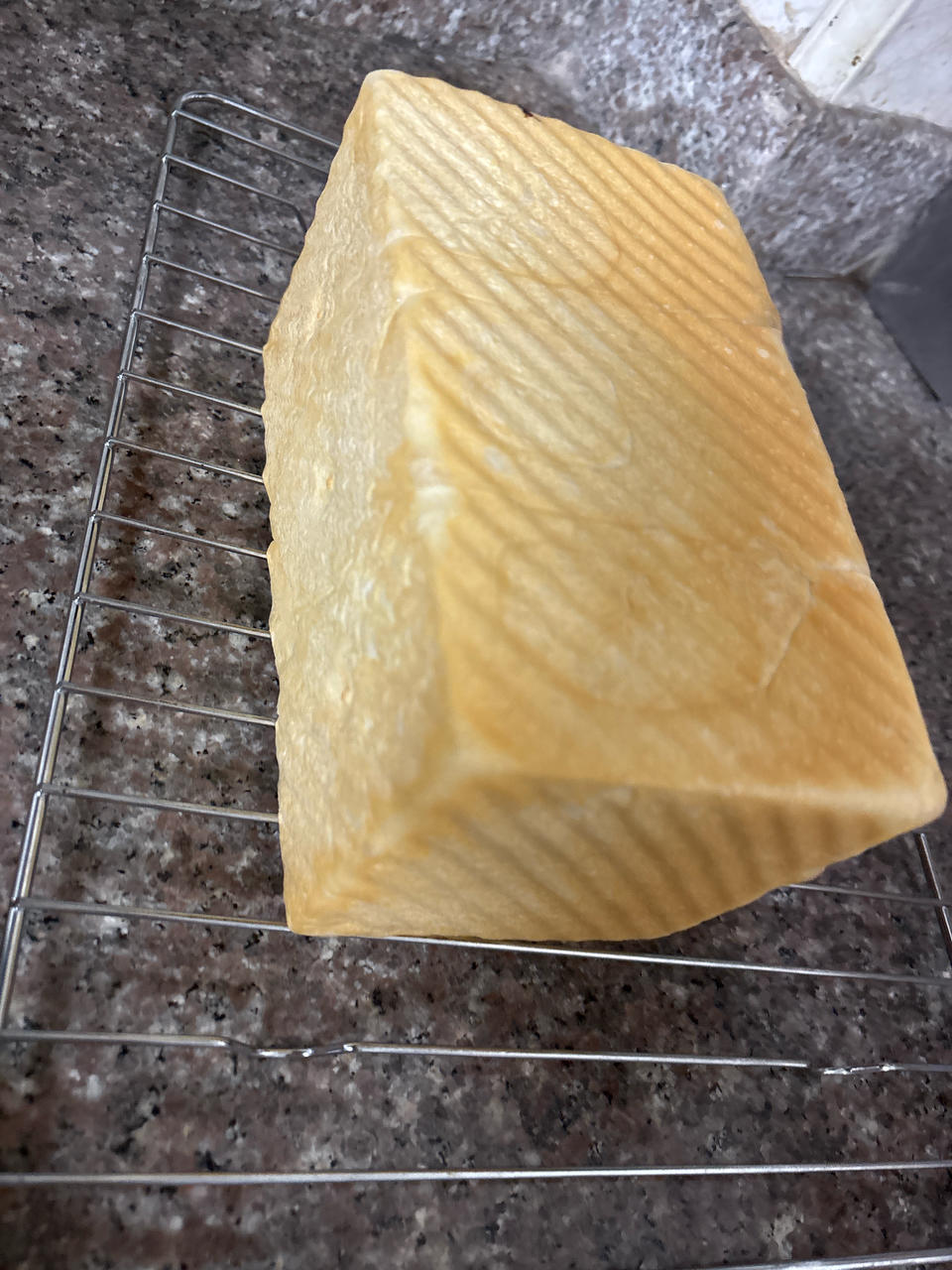 做一次就成功的牛奶吐司面包（手和面揉出手套膜）最后附全麦吐司