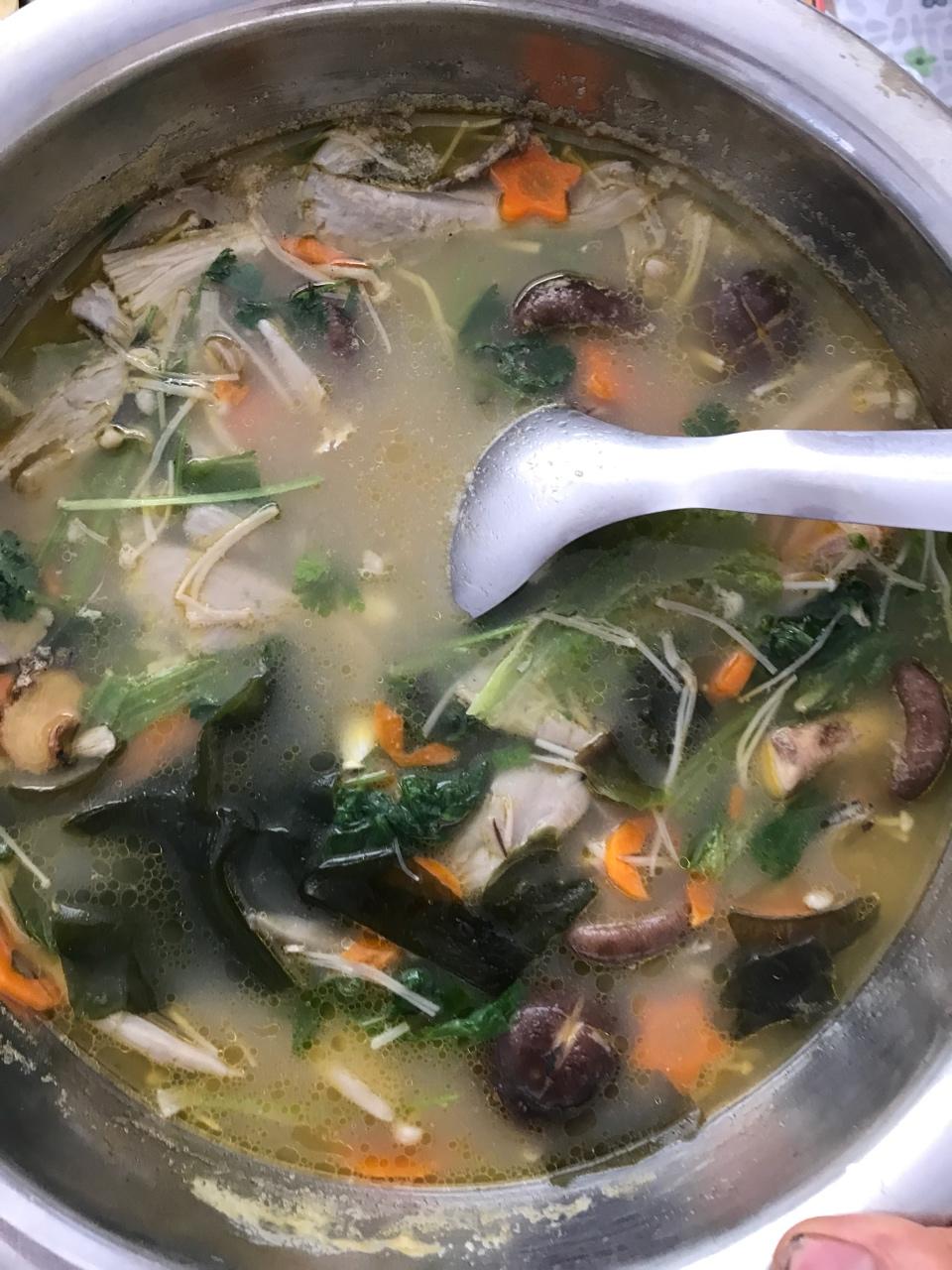 鲫鱼菌菇汤