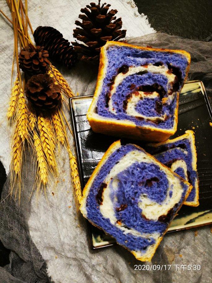 心怡熊熊做的蝶豆花蔓越莓牛奶吐司