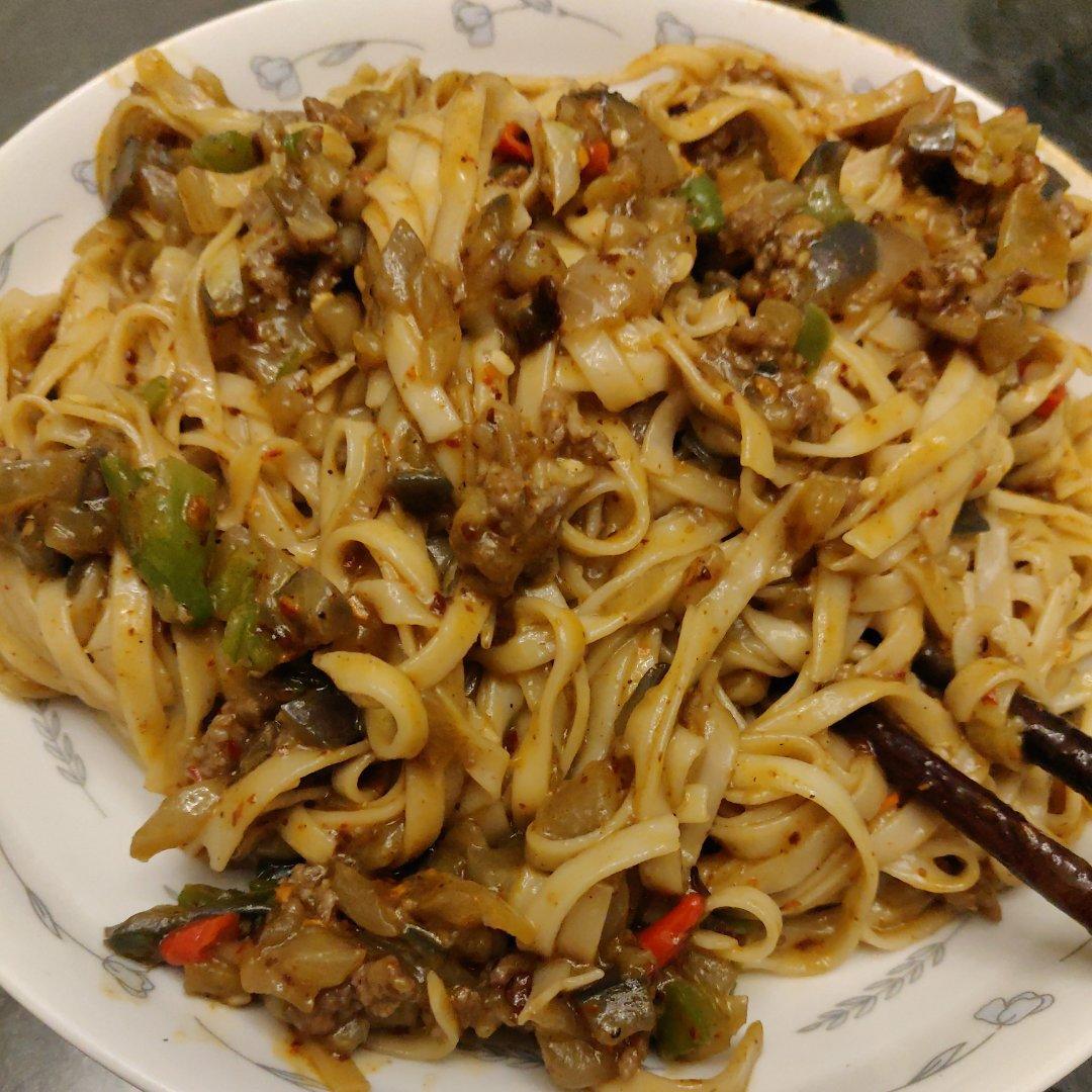 好吃无比的烧茄子拌面