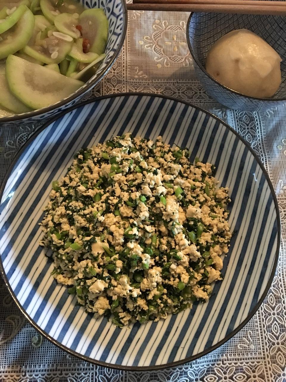 茼蒿小豆腐