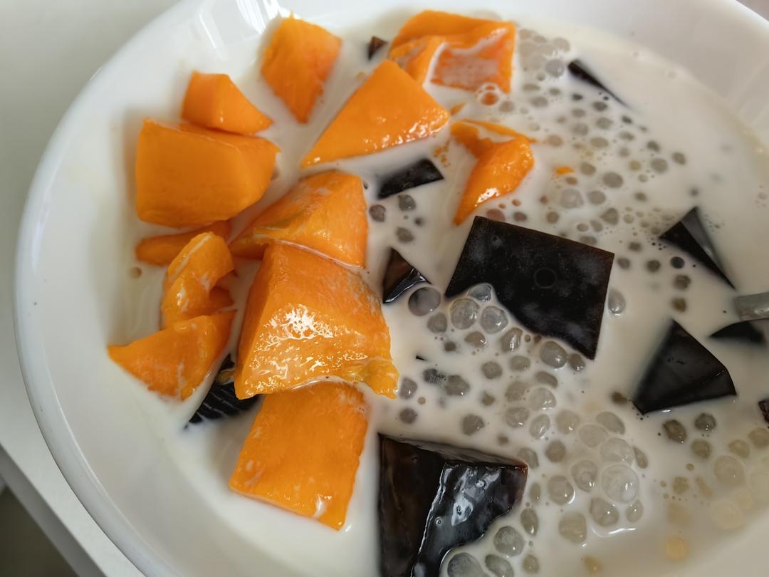 椰奶+龟苓膏+西米：神仙组合搭配出夏日解暑健康甜品