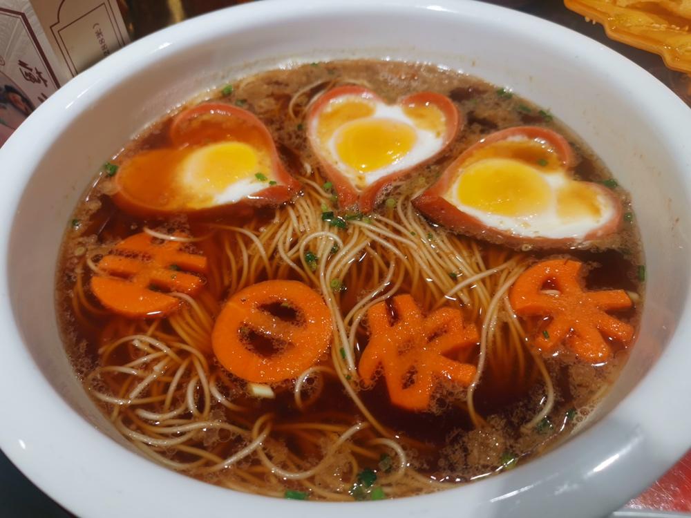 出云之城做的生日快乐^长寿面