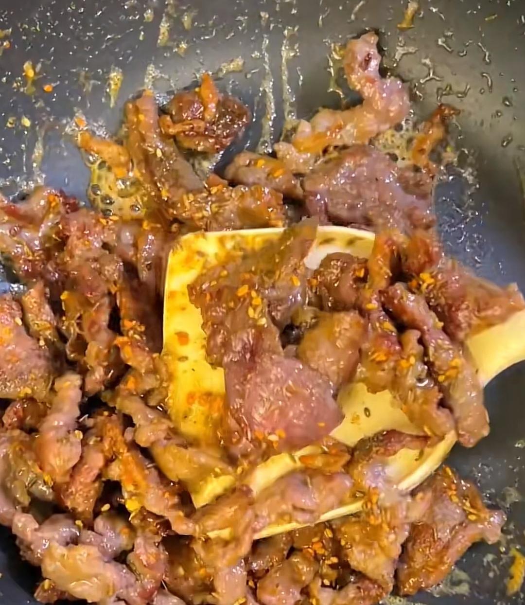 麻辣牛肉   炒牛肉粒   孜然牛肉及配菜  黑椒杏鲍菇牛肉粒   陈皮牛肉  牛肉养生  嫩牛肉的腌制  大盘牛肉  杭椒牛柳  豆干  炒豆干，蒜蓉空心菜   口蘑牛肉粒   好吃的炸牛肉粒的做法