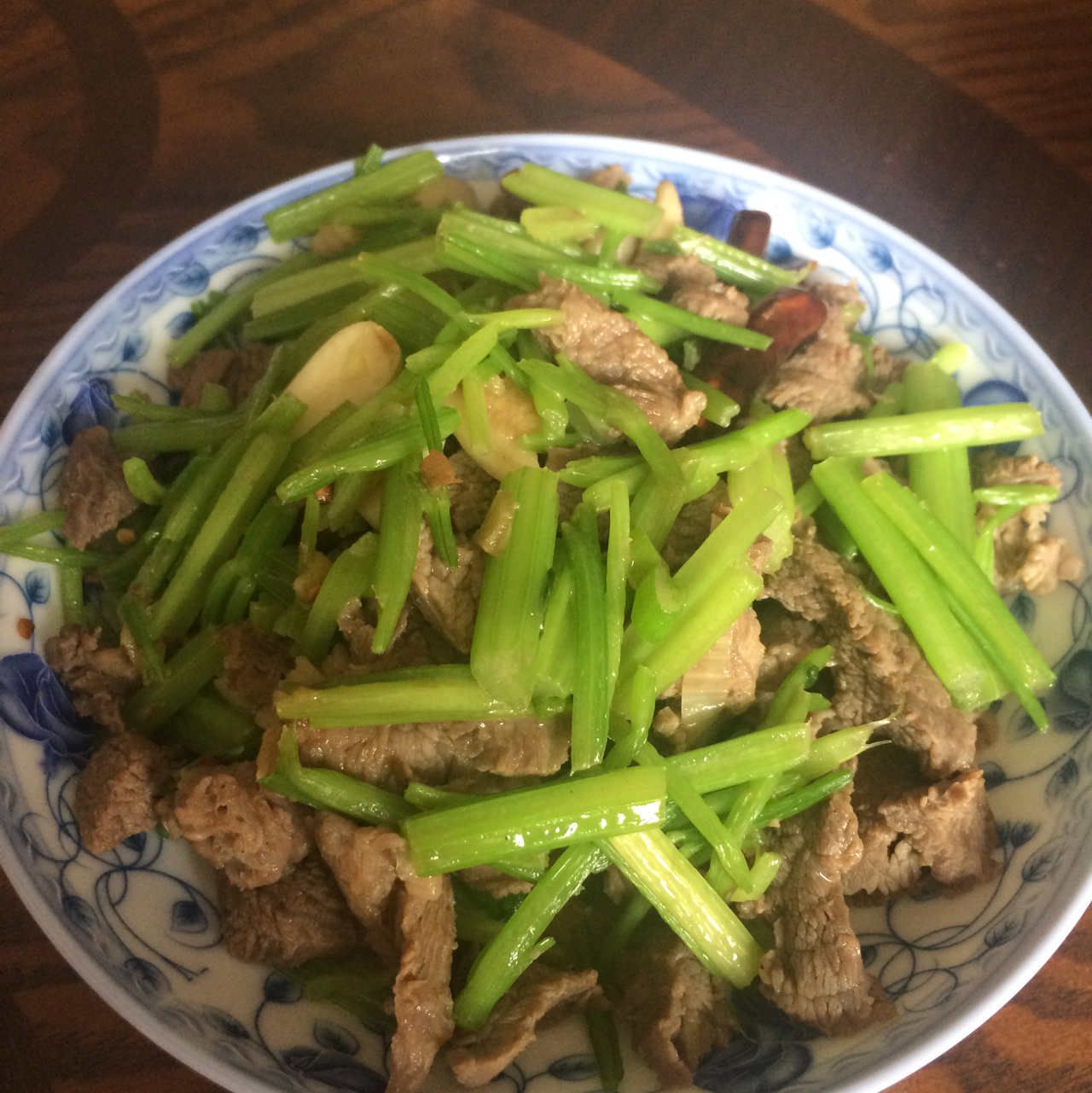 芹菜炒牛肉