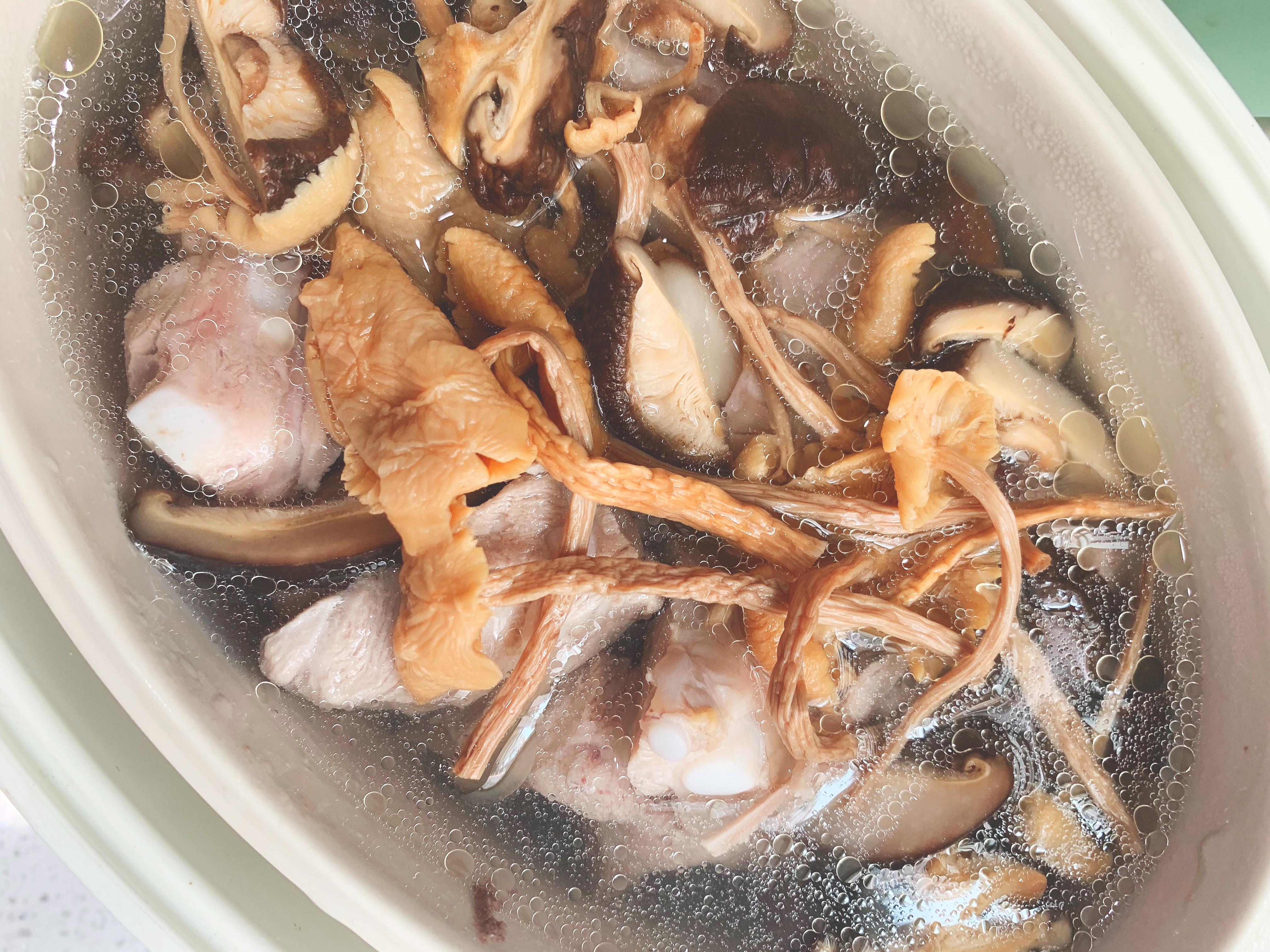 【周末滋补】香菇排骨老鸭汤的做法 步骤9