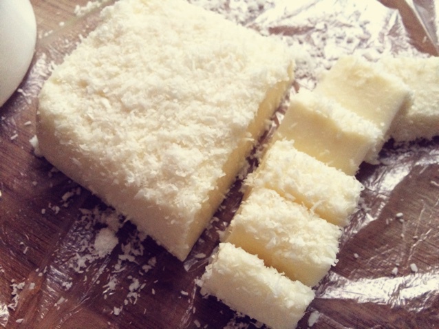 椰丝牛奶小方糕