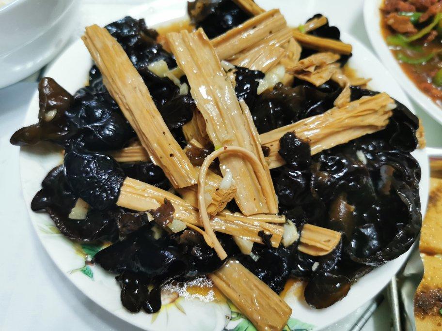 凉拌腐竹木耳