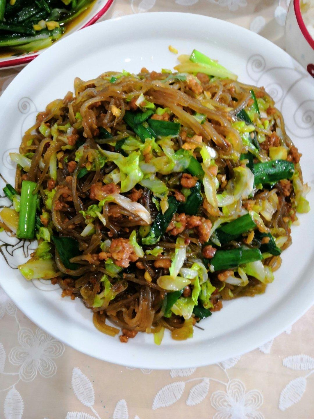 包心菜炒红薯粉丝