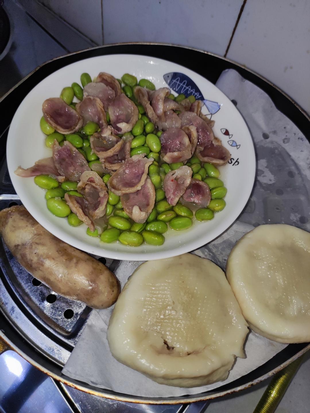 香肠蒸毛豆米（超级美味又简单）