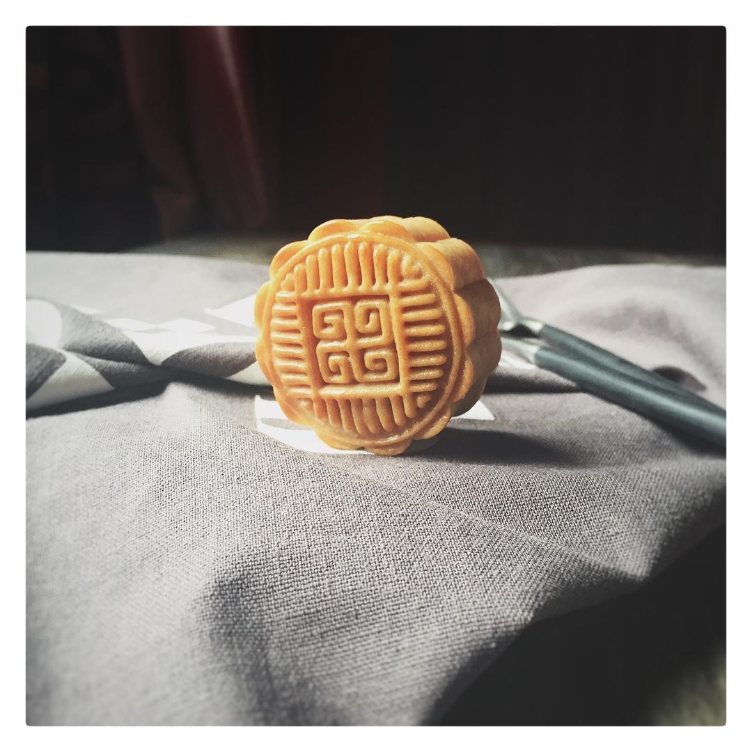 广式月饼—蛋黄莲蓉月饼