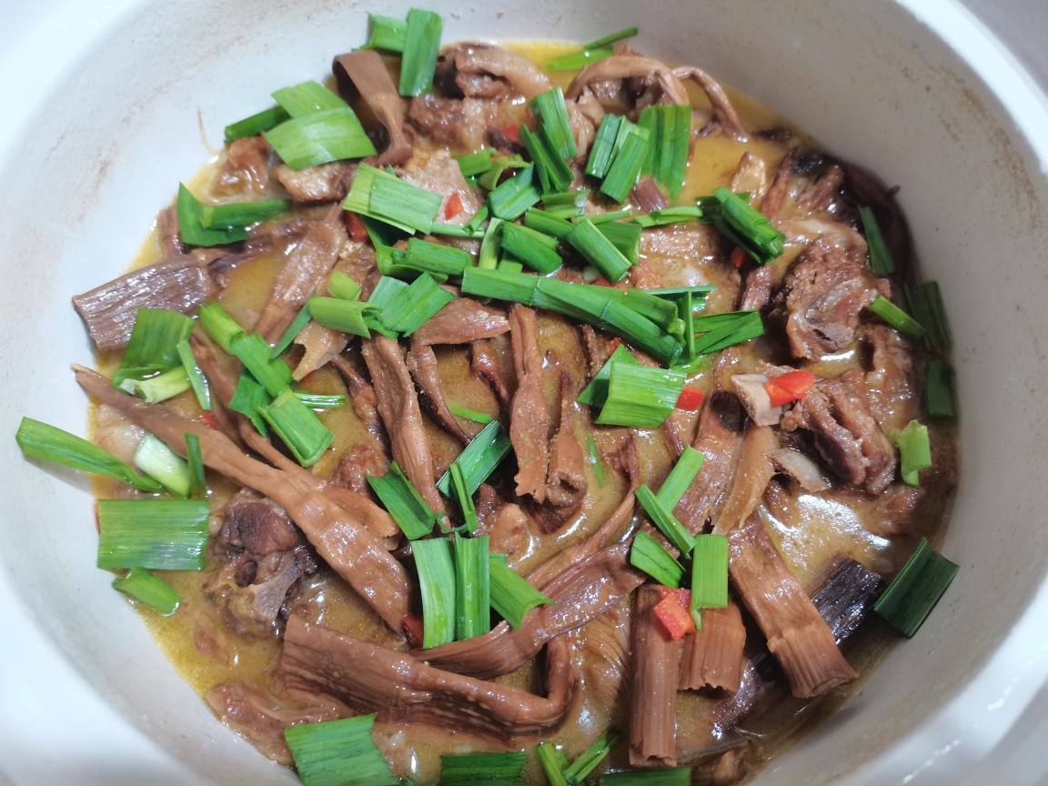 竹笋羊肉煲的做法