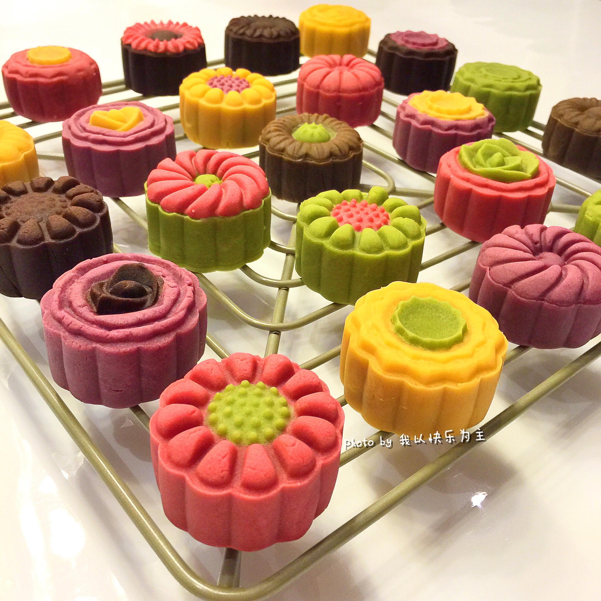 彩色桃山皮月饼