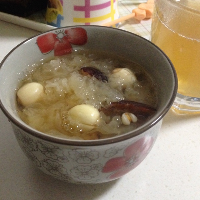 红枣薏米银耳羹