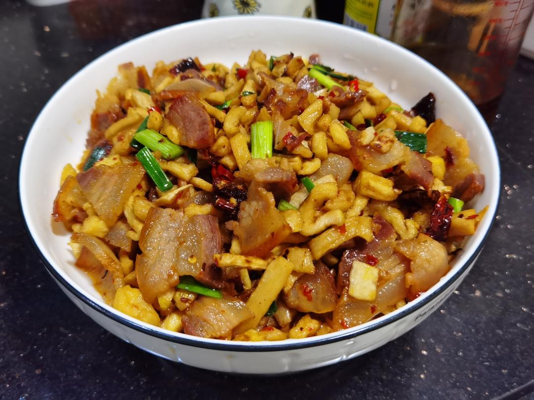 萝卜干炒腊肉（湘菜）新增腊肉快速去咸的方法