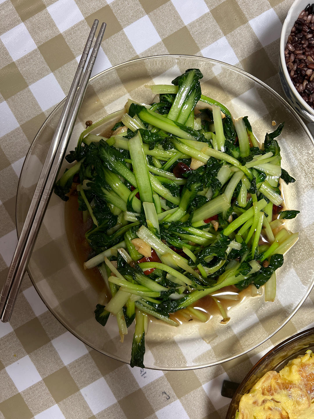 蚝油蒜香菊花菜