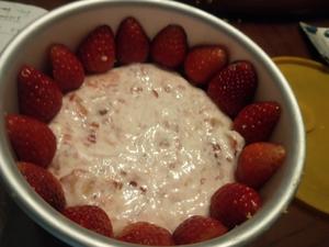 草莓冻芝士慕斯蛋糕的做法 步骤13