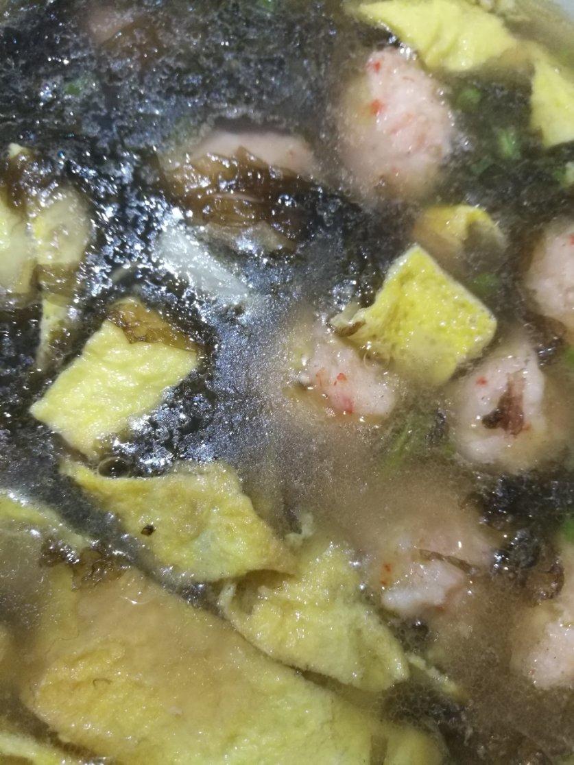让宝宝一口就爱上的虾滑紫菜疙瘩汤