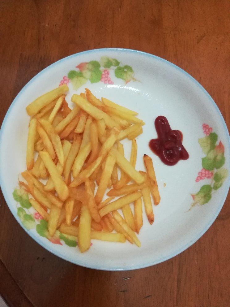 新手一次成功的炸薯条（脆脆的，不信你试一下😄）