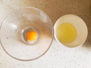 一个蛋黄也可以做的溶豆（小烤箱适用）的做法 步骤1