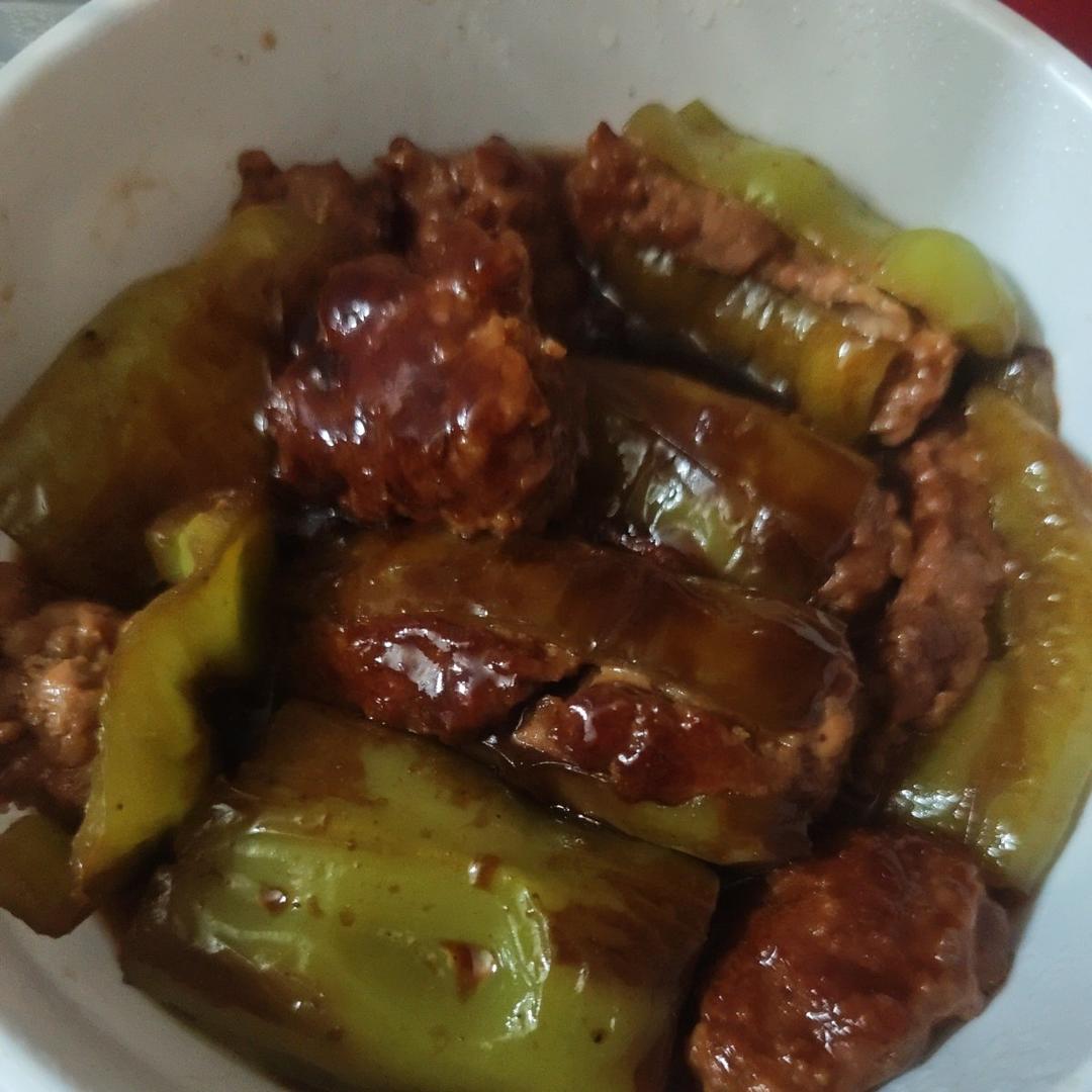下饭菜“青椒酿肉”，香糯多汁鲜嫩下饭