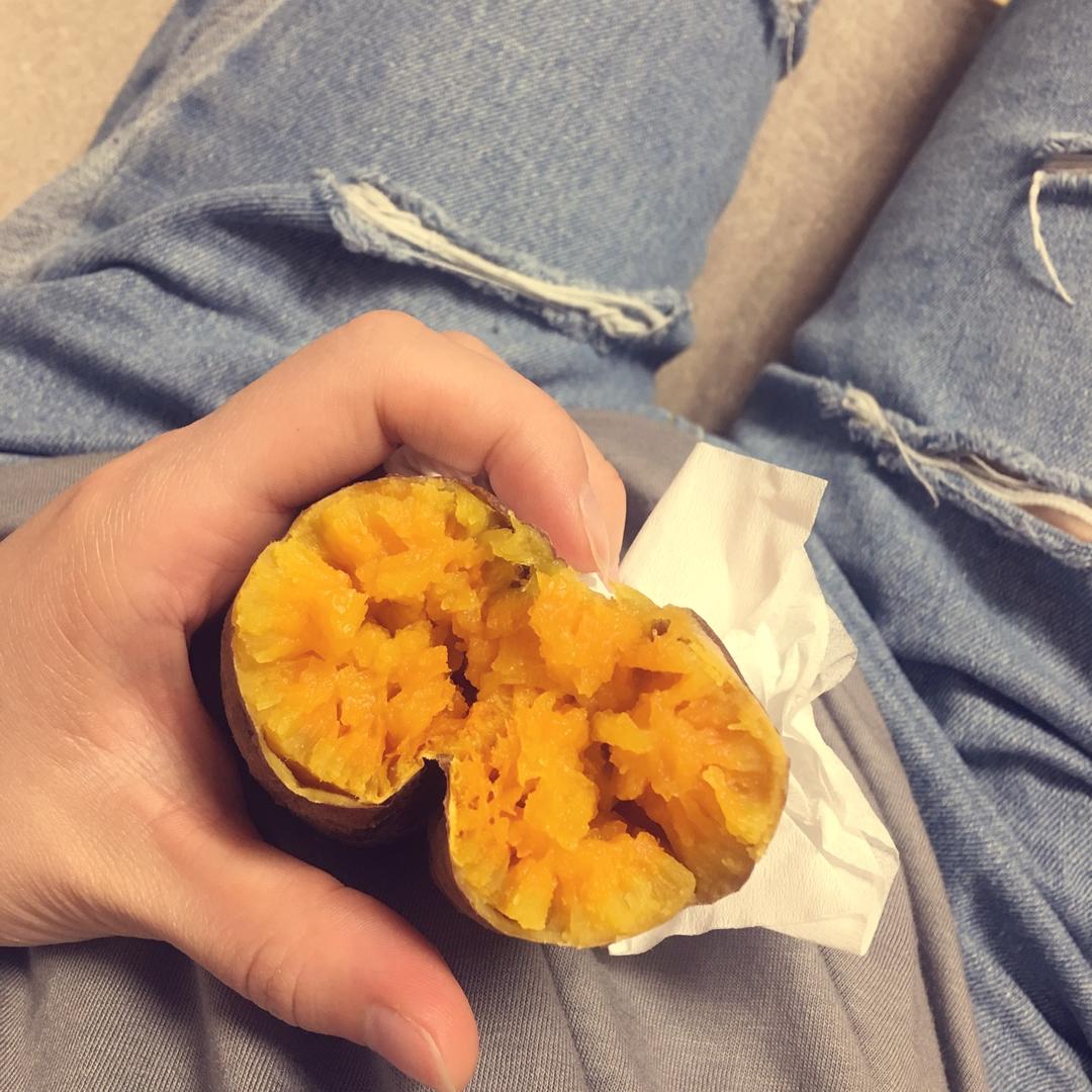 【健康三餐】简单好吃的微波炉烤红薯