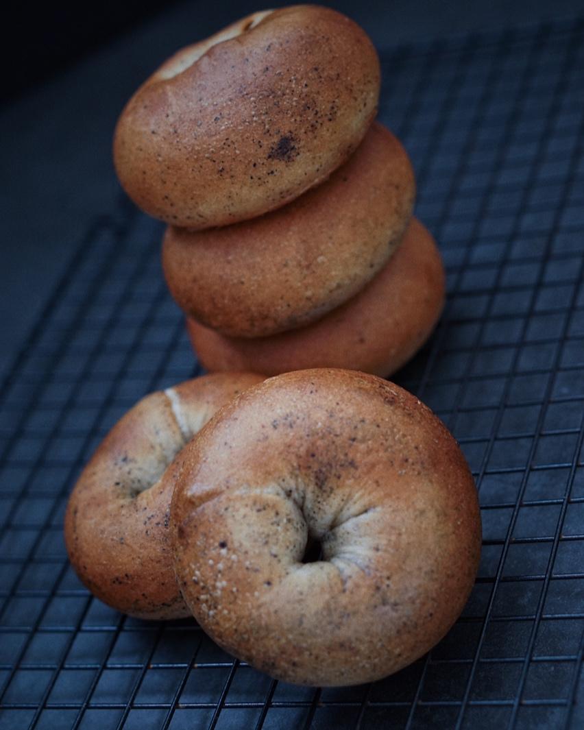 无油低糖的健康主食面包：芝麻贝果