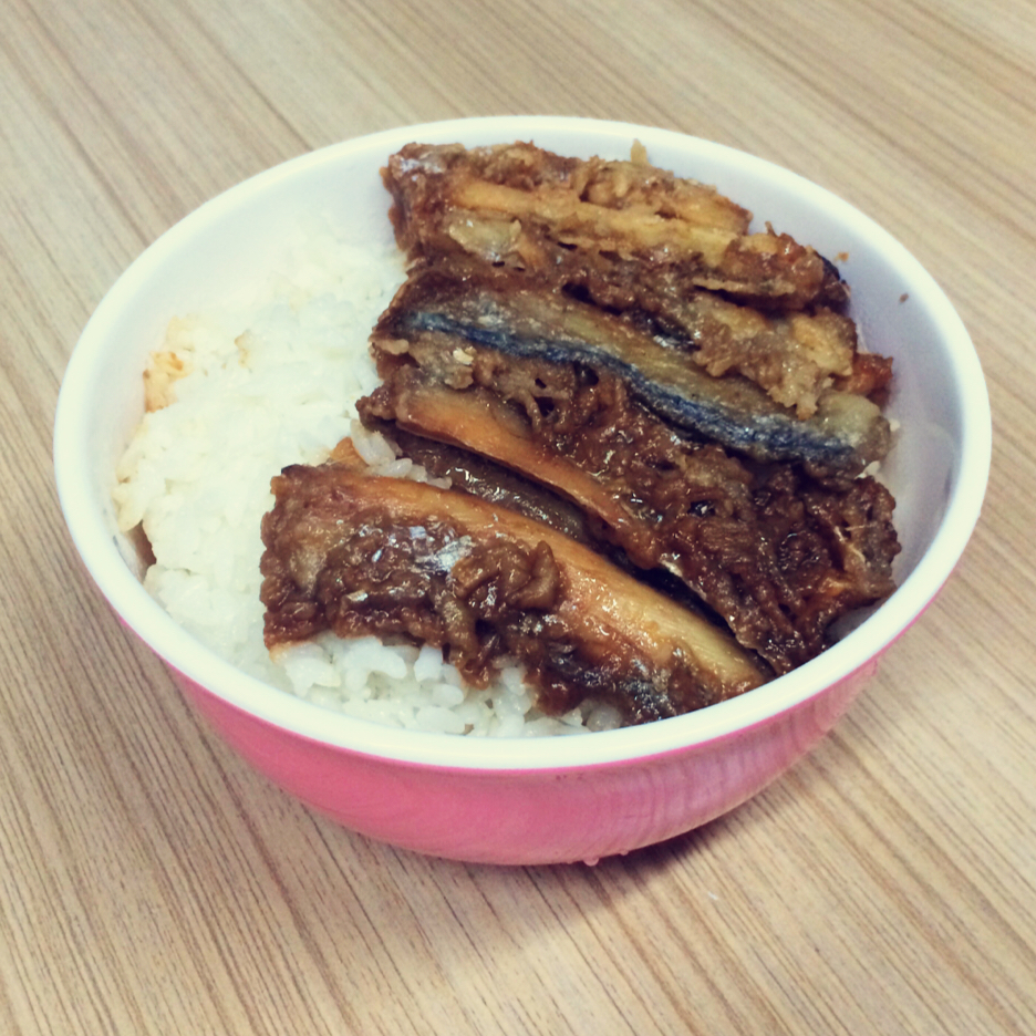 作品 然后小妞做的晚餐2016年4月13日 大晚上,来一碗红烧带鱼饭,,红烧