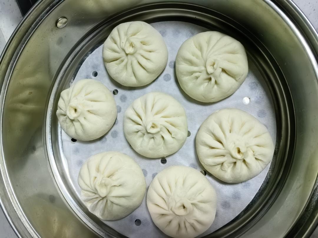 松软多汁的肉包子