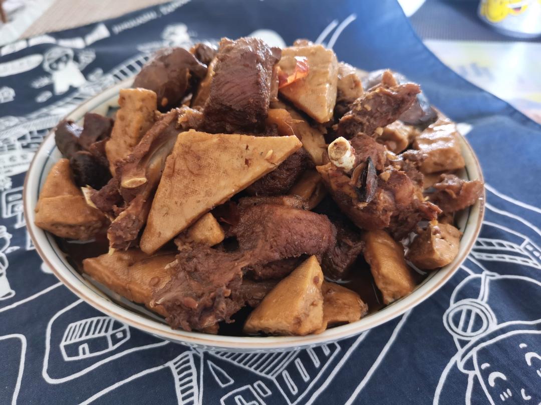 红烧鸭子烧豆腐干