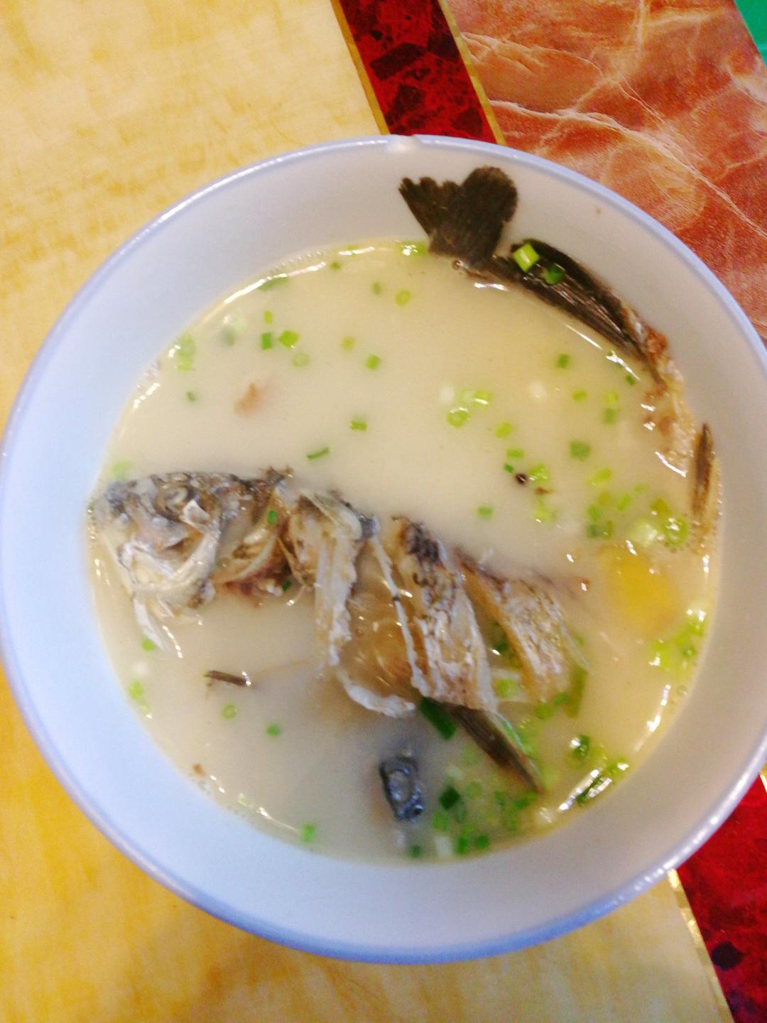 如何熬出奶白色鲜美鲫鱼汤