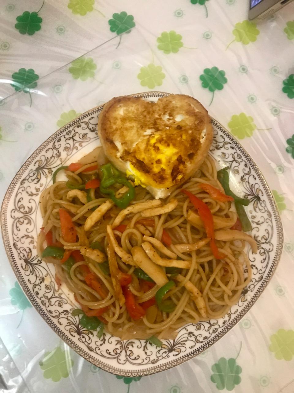 黑椒鸡丝意面