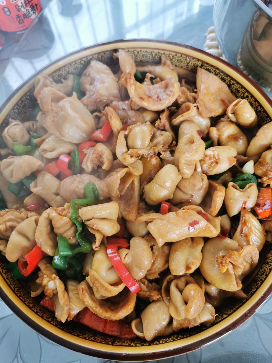 🔥干煸肥肠这样做，实在是太香了，好吃到停不下来😄