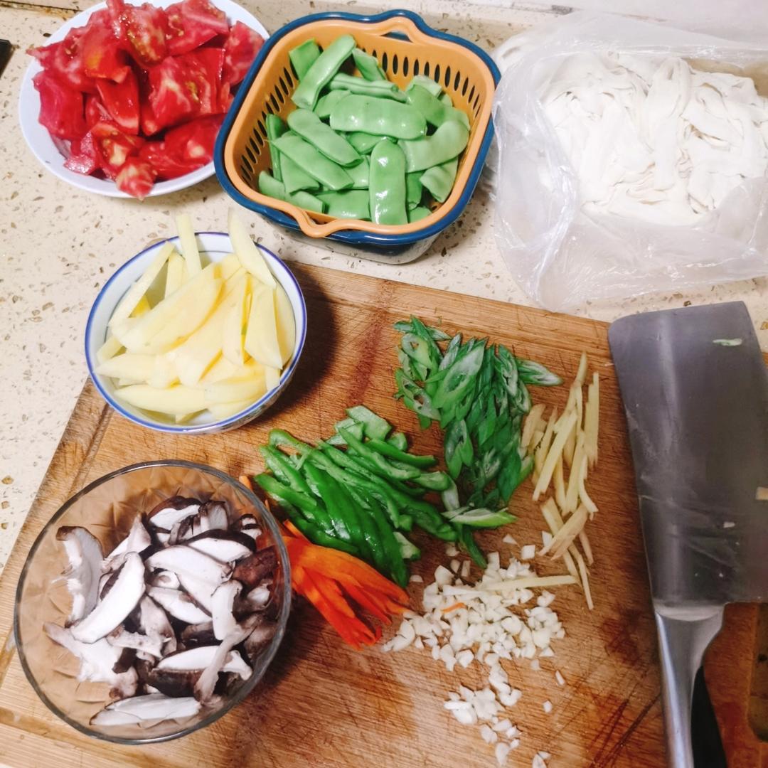 番茄家族🍅铁锅焖面