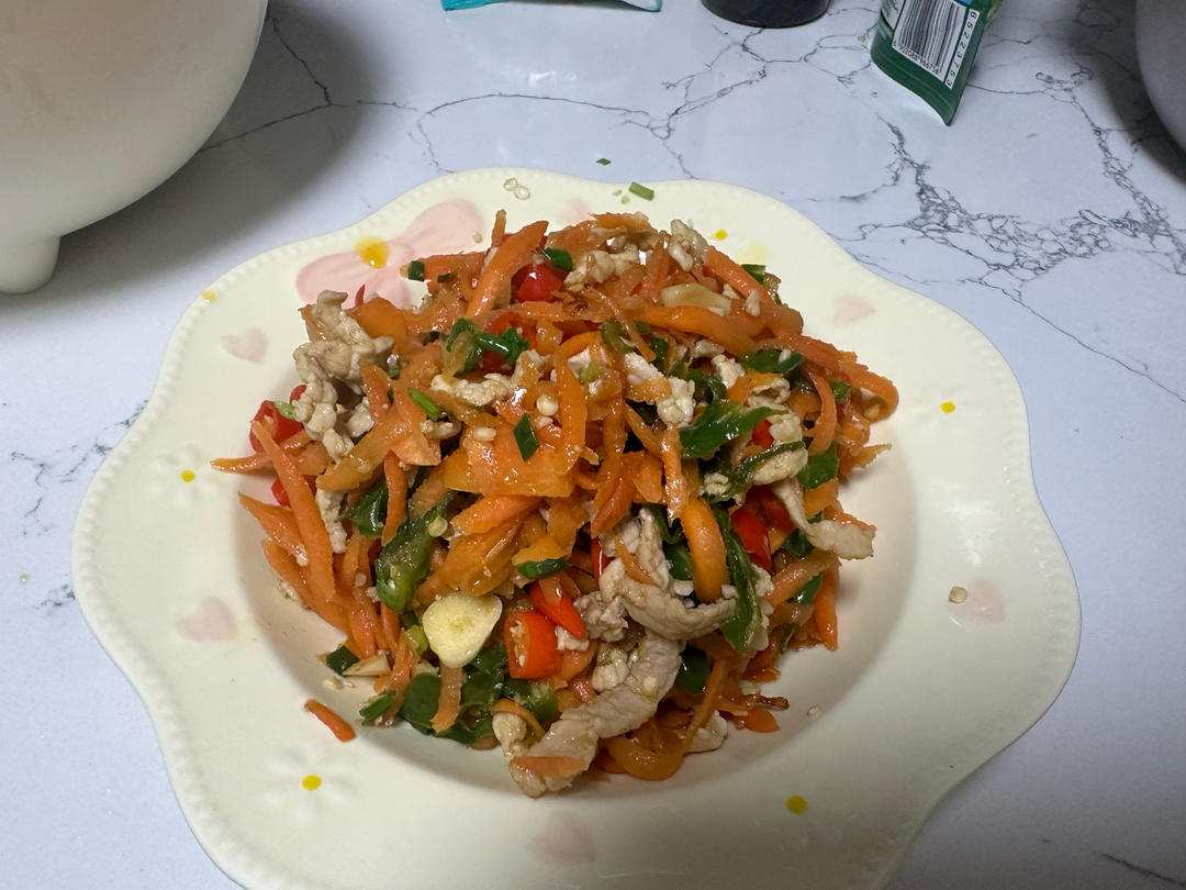 超级下饭胡萝卜丝炒肉