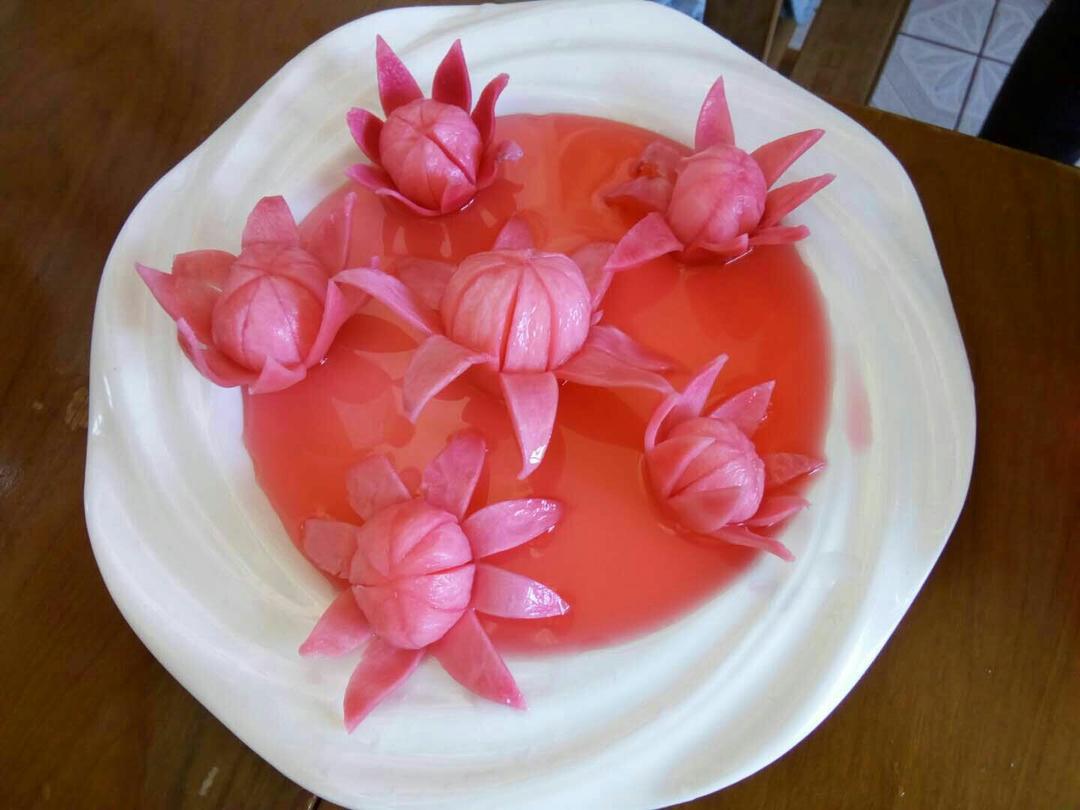 樱桃萝卜的做法小贴士糖醋汁的味道可以浓烈一点,毕竟萝卜需要入味