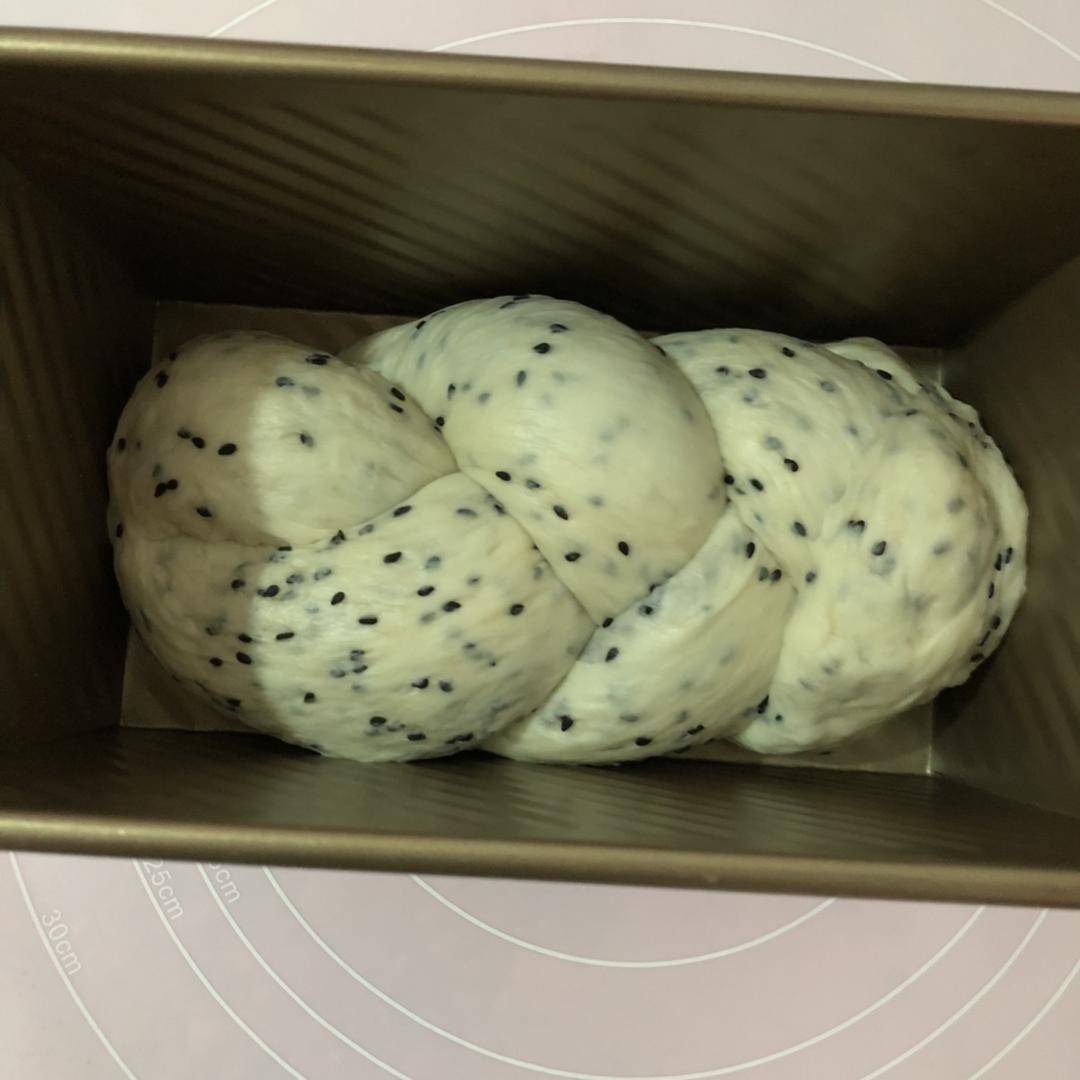 某宝热搜第一的紫米面包，秋天最滋补！